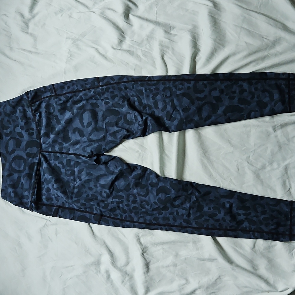 Colorfulkoala Leopard Print Leggings, Size L - Picture 6 of 6